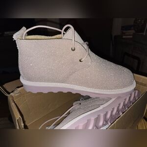 New Bearpaw Skye Exotic size 13 pink caviar boots